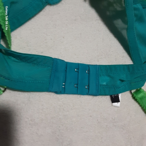 Adore Me 40D. Vibrant Green Lace Bra - Picture 7 of 8